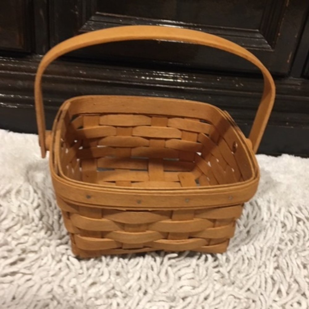 Vintage Handwoven Longaberger Medium Berry Picnic Basket w/Handle USA 7x7x4